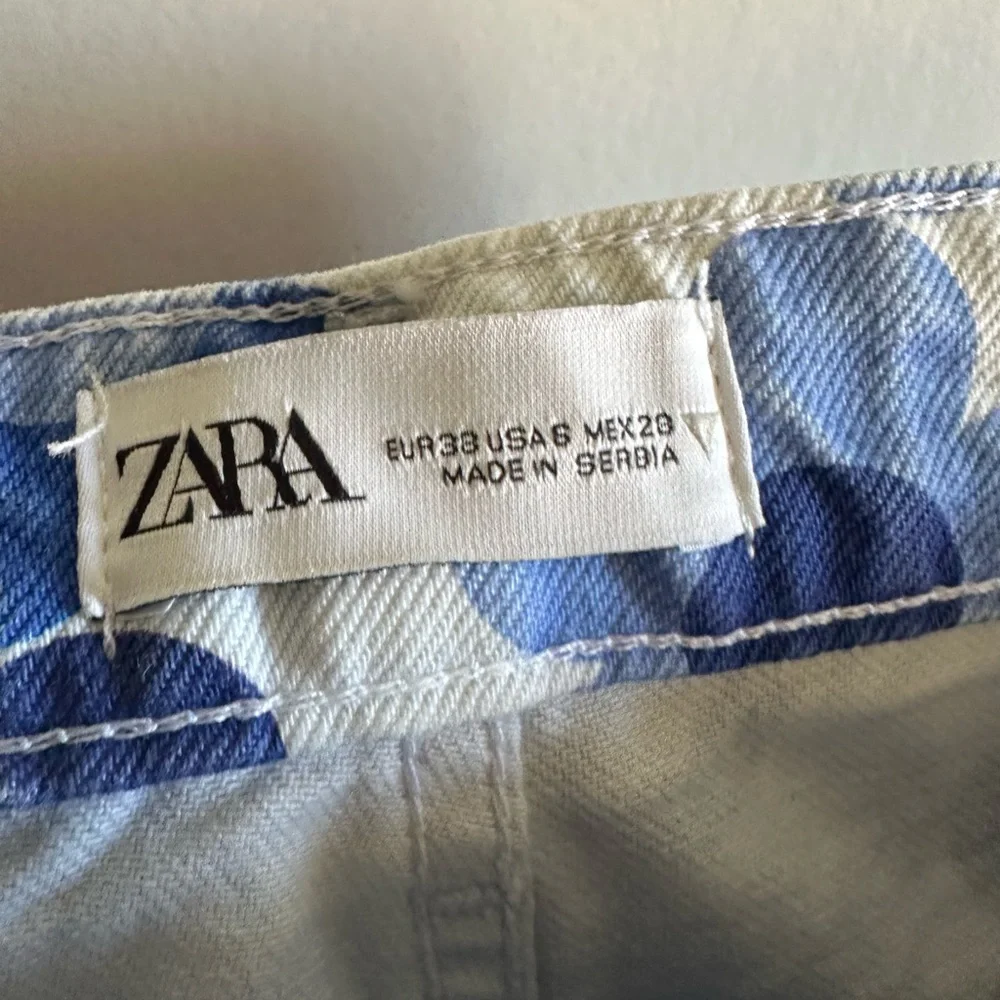 ZARA Blue/White High Waisted Straight Leg Floral Print Jeans size 6 EUC - Picture 10 of 11